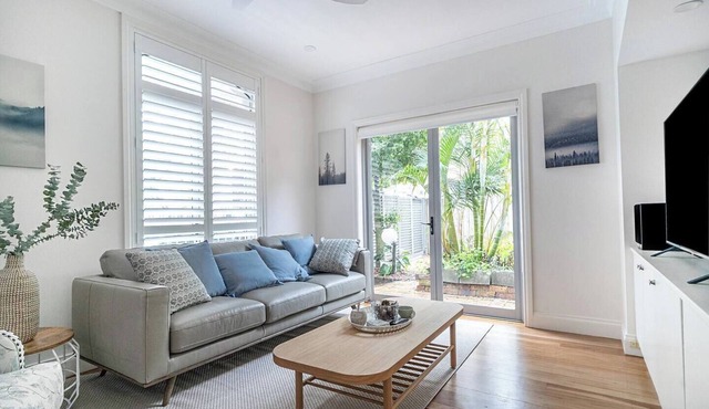 The Newtowner - Stylish Home in the heart of Newtown!