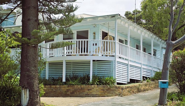 The perfect beach cottage, Collaroy at Austinmer. 100m to the beach.