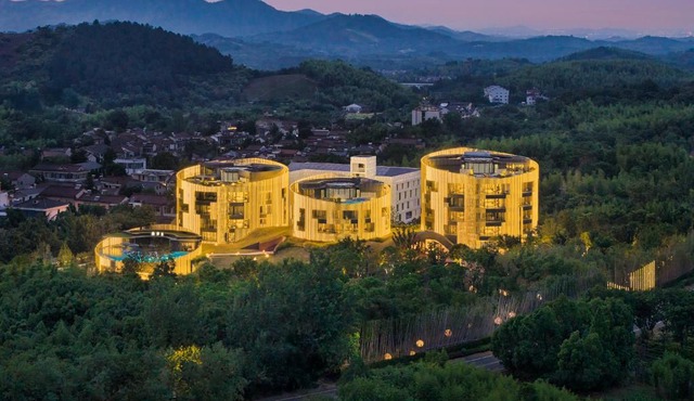 The QuchanInner Liyang, Autograph Collection