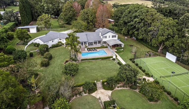 The Residence - 6 Bedrooms, Tennis Court, Pool, Heated Spa