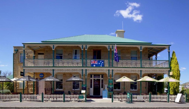 The Richmond Arms Hotel