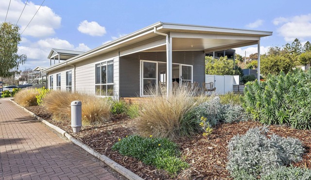 The Shack @ Maslin Beach - The Perfect Blend Of Modern Comfort & Coastal Charm