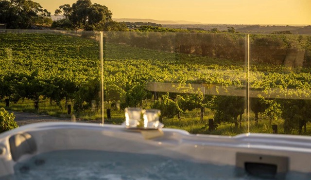 The Strand at The Vineyard Retreat McLaren Vale - King BR, Comp Minibar, Breakfast Prov, Fireplace
