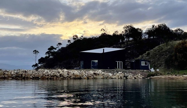 The Studio - Seclusion by the water with your own private beach.