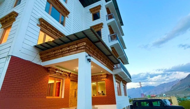 The Zurfi's Hotel