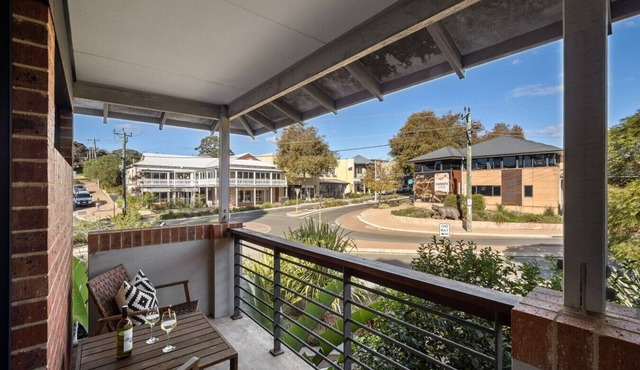 Three Seven Six | Walk to Cafes | Family Friendly