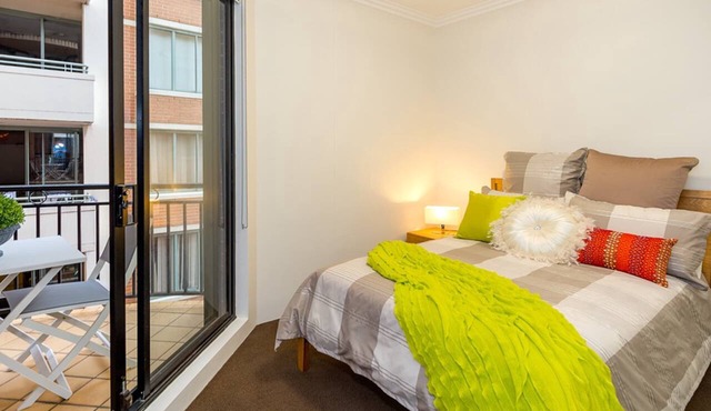 Thriving city location, dining hub near CBD