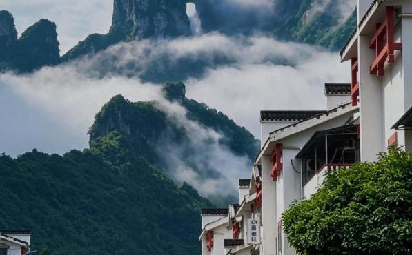 Tianmen Boutique Hotel-Free pickup from Tianmenshan-English services-Near the Tianmen Cableway