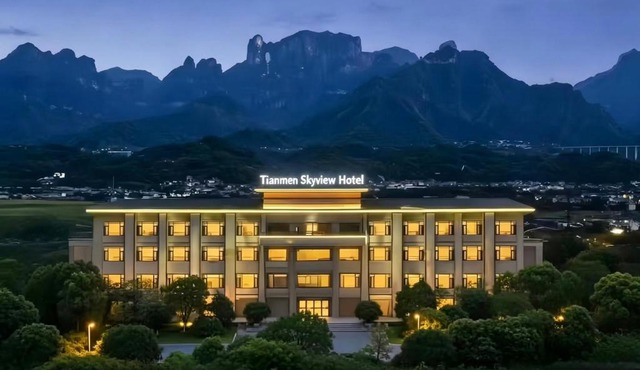 Tianmen Skyview Hotel-Best View of Tianmen Peak -English-Speaking Service-Travel Guide - Free Breakfast - Near Airport