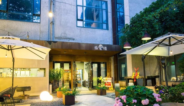 Time Tunnel Designer Hotel