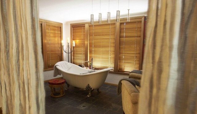 Tomah Retreat, CHILL with Bath, Sauna and Fireplace near Botanic Gardens, Next to the Botanical Gar