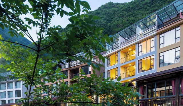 Tonglu You Jian Shui Zhi Lin B&B