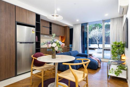 Toorak Boutique - Refined Living by Dining & Fashion