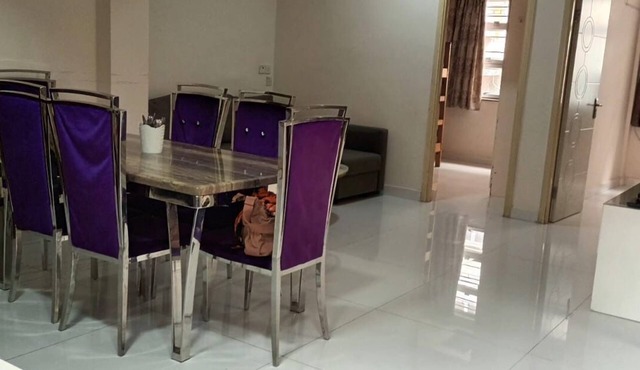Tranquil 2-bedroom apartment with AC in vibrant Kowloon
