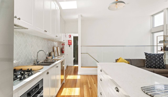 Tranquil 2BR Unit near Hospitals & UNSW with King Beds, Balcony, and Free WiFi