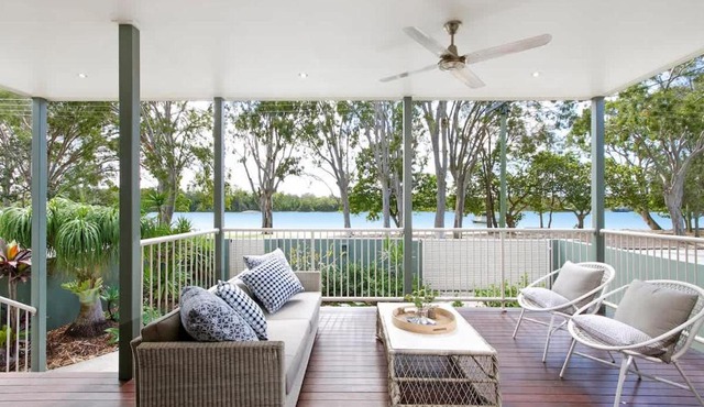 Tranquil & Modern Riverside Getaway