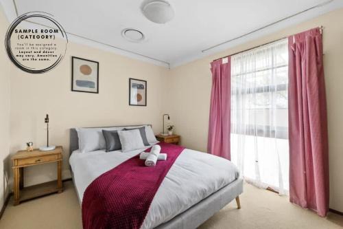 Tranquil Queen Room - Centrally Located at Milperra - Shared Bathroom