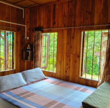 Travellers Hut Homestay Mawlynnong l Blossom Garden