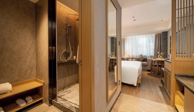 Trendy Romantic Hotel Guangzhou Panyu Qiaonan Aoyuan Plaza Branch - Free Deliver Service to Canton Fair Complex During Canton Fair Period