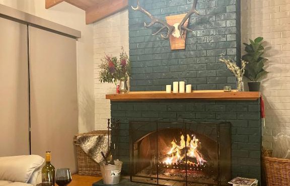 Two Mountains Lodge - Modern Alpine Retreat with Spa - 3mins to Mt Buller