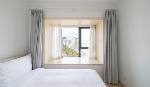 Tyms 2BR APT Xujiahui Dacheng Residence