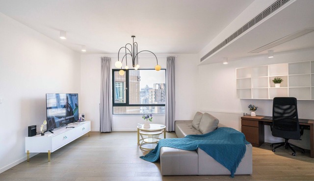 Tyms Elegant 4BR 2BA Apt in Xujiahui