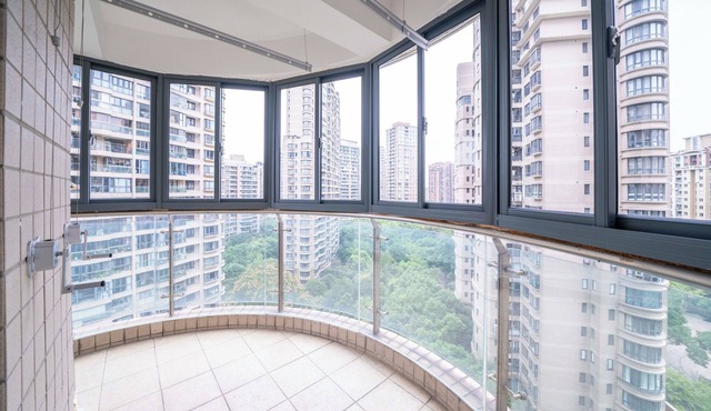 Tyms Modern 1BR APT Garden