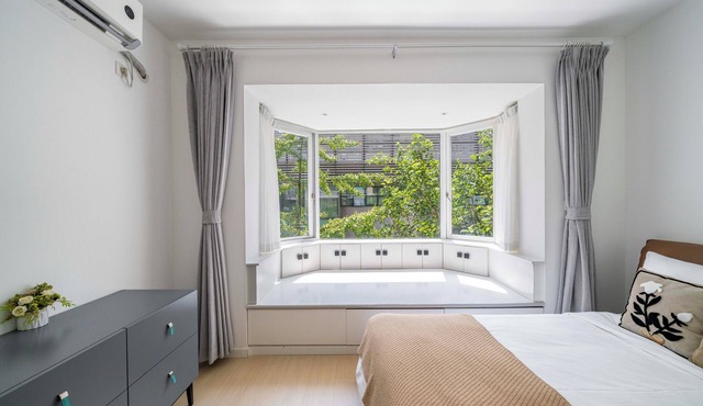Tyms Stylish 3BR 2BA Apt Xujiahui Shops