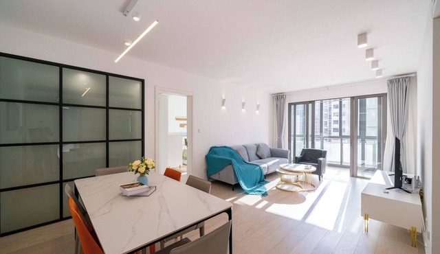 Tyms Xujiahui 2BR Apt Near Metro