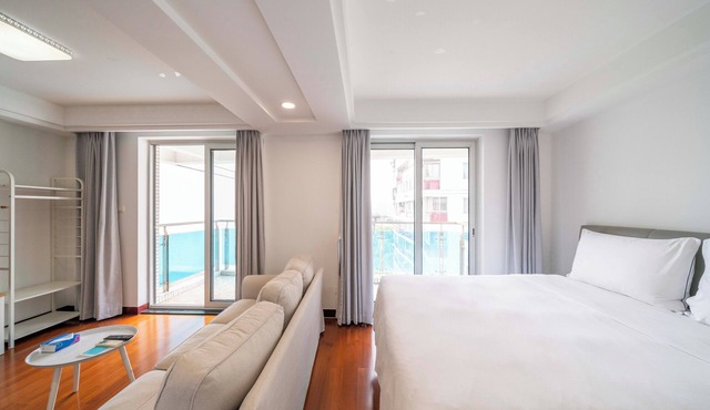 Tyms Xujiahui Modern 1BR APT
