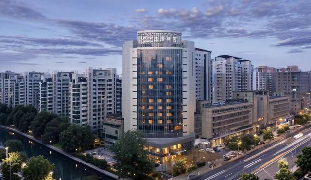 UC by Hyatt West Railway St Hotel