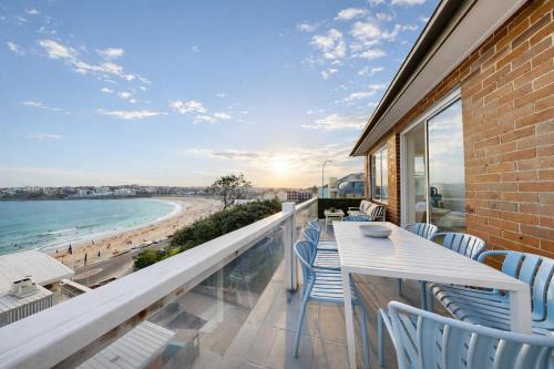 Ultimate Beachfront Penthouse Walk to the Sand