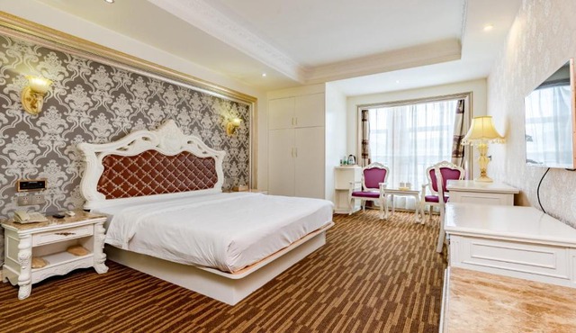 URBA Hotel Henderson Plaza