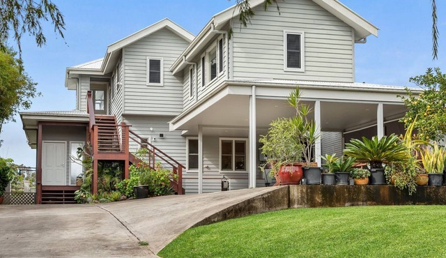 Urunga Magic - Spacious 3-bedroom home with elevated views to catch the summer breez