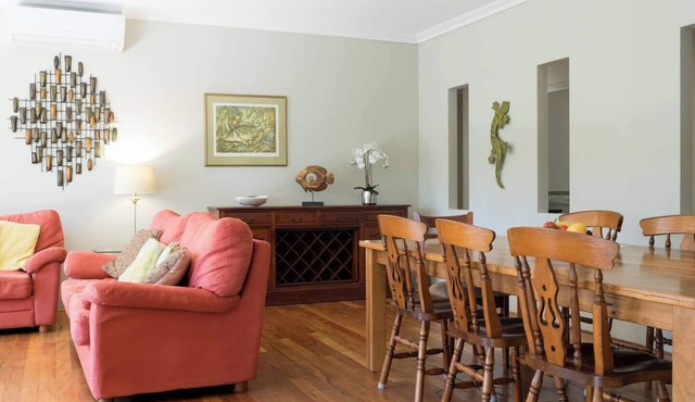 Vaila Bushland Charm near Beaches and Top Wineries