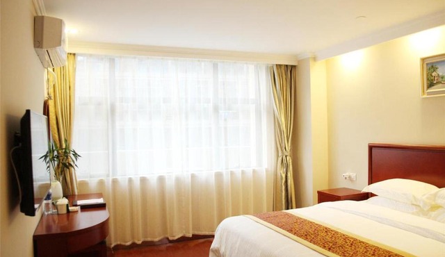 Vatica Xuzhou Suining Bus Station Building Materials City Hotel