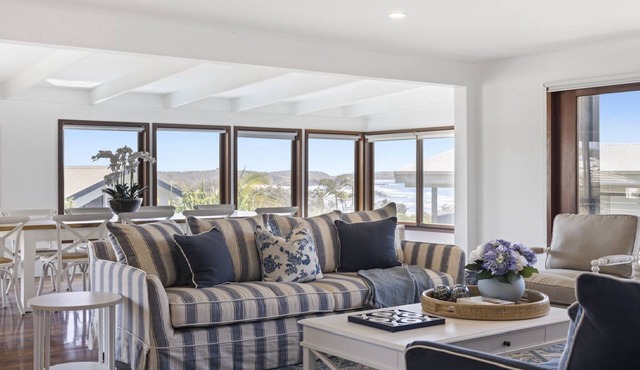 Victoria's - Hamptons Charm, Pool, Pizza Oven, Spectacular Ocean Views