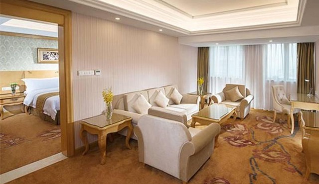 Vienna Hotel Longchuan