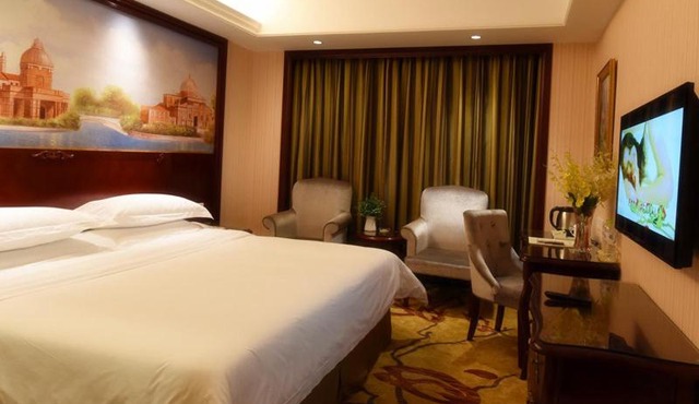 Vienna Hotel Loudi Chunyuan Pedestrian Street