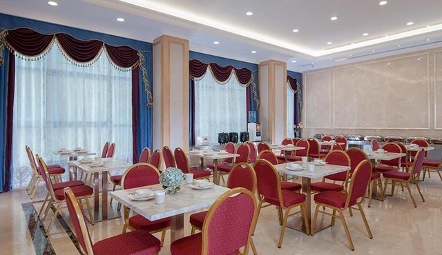 Vienna Hotel (Qingyuan Century Bar Shop in Guangdong Province)