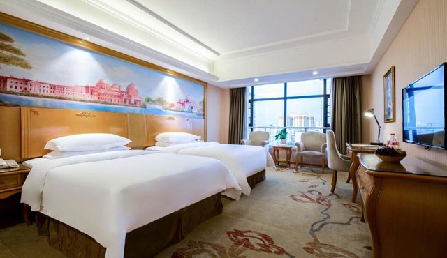 Vienna Hotel Qinzhou North Area Plaza