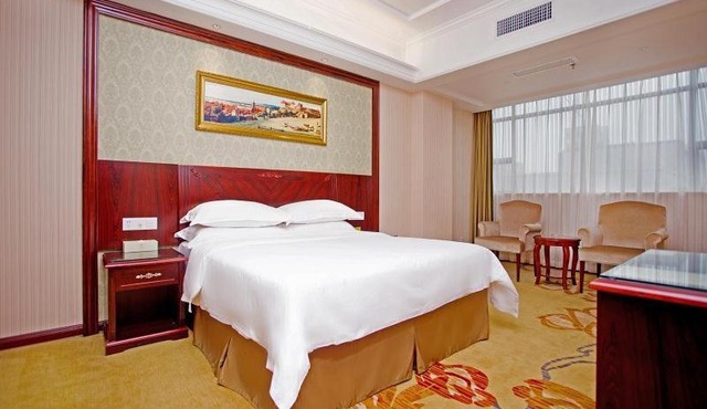 Vienna Hotel Shenzhen Shiyan Shilong Community