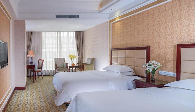 Vienna Hotel Songgang Yanchuan Road