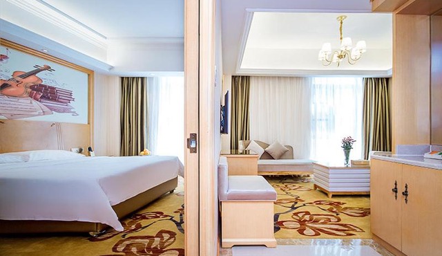 Vienna Hotel Whhan xingye road stone bridge subway station store