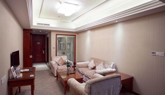 Vienna International Hotel Shenzhen Songgang Wanzhao Square