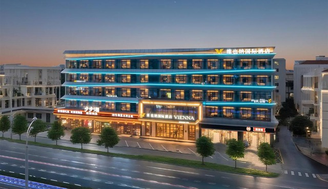 Vienna International Hotel Guangzhou Baiyun International Airport Branch - Free Shuttle Bus to Guangzhou Baiyun International Airport & Free Deliver Service to Canton Fair Complex During Canton Fair Period