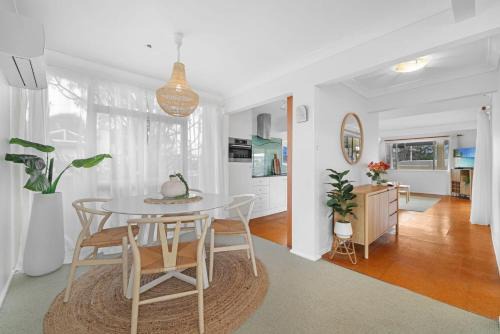 Vincentia Beach Bungalow by Book Jervis Bay - Your Coastal Escape