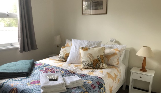 Vintage cottage in quaint town close to pristine oceans, inlet and wilderness..