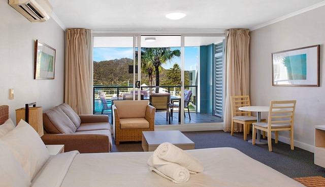 Vista Mare - Beachside Studio with Stunning Views