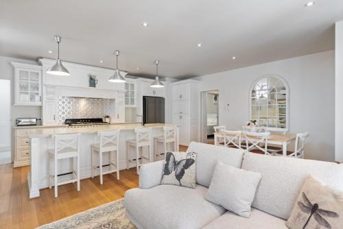 Walk to Adelaide Oval & CBD with Luxury Cottage